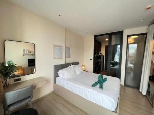 Downtown Chic Condo Rooftop Pool #EN26515