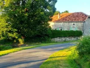 Les Volets Verts, ROUSSINES, CHARENTE, 16310 FRANCE - 马西尼亚克