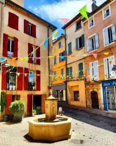 Appartements Charme Manosquins : photos des chambres