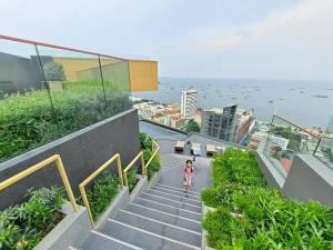 Downtown Chic Condo Rooftop Pool #ES32918