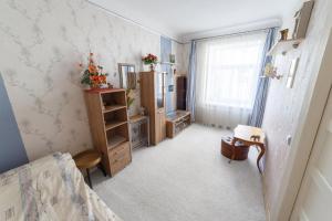 Bright, quit rooms for up to 4 with breakfast