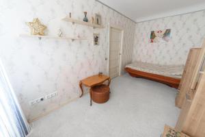 Bright, quit rooms for up to 4 with breakfast