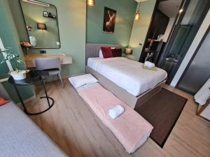 Downtown Chic Condo Rooftop Pool #EN34118