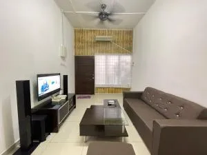 3 rooms Town Homestay 1 mins to Town - Kampong Bandar Lama