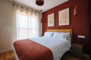 Parking en Sevilla centro y Piscina en verano - Camas