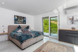 Villa White Pearl Diamond, Opatija mit Meerblick & Pool