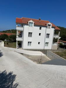 Apartmani Ljubica, Murter