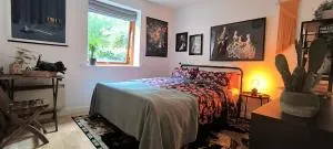 Kilmainham Homestay, Large Double Room - Dolphinʼs Barn