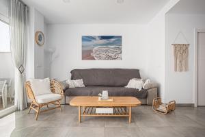 CASA LA PLAYA-CONIL Vacaciones de Lujo en Conil con Todas las Comodidades NETFLIX-HBO-DISNEY-CANALES DE FUTBOL-WIFI ALTA VELOCIDAD-SMART TV 65"-ALEXA