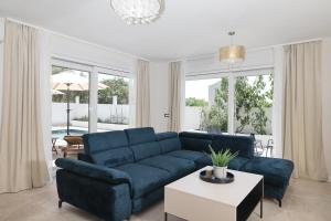 CROWONDER Villa Bura with Heated Swimming Pool and Jacuzzi