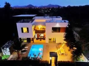 Relax Pool Villa - 盼武里