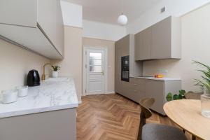 Apartment with balcony - Rejtana 10