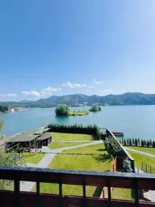 Cabana Colibița pe malul lacului - 皮亚特拉凡塔讷勒