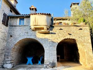 Authentic stone house Miro