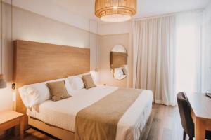 Superior Double or Twin Room with Pool View room in Hotel Windsor