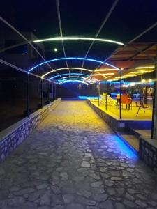 شاليهات ومسابح مزارع