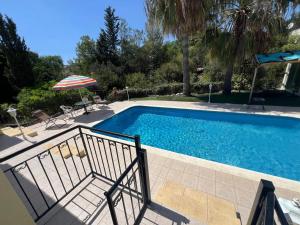 4 bedroom bungalow - huge outdoor ! Private pool !