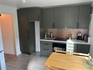 Fabolous 1 bed room apartment by the sea