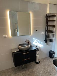 Fabolous 1 bed room apartment by the sea