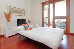 YCH-Modern flat with terrace near Eataly