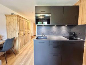 Charmant studio avec balcon exposé sud, casier à skis et parking, proche des pistes à Demi-Quartier - FR-1-597-175