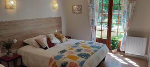 B&B / Chambres d'hotes Le bois des fees de Chazelles : photos des chambres