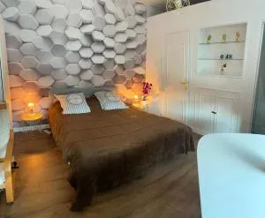 La Fermette à Achicourt - Chambre ZEN, lit double avec grand bureau donnant sur cour au carré - Wailly