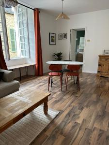 Authentique Lavallois T3 au cœur du vieux Laval - 3-star hotels in Laval