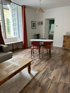 Authentique Lavallois T3 au cœur du vieux Laval - 贡捷堡