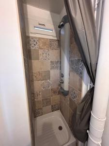 Cosy studio neuf avec balcon