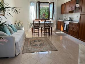 Villa bifamiliare per famiglie con giardino.