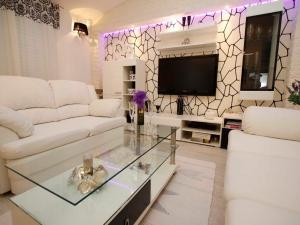 Apartment Love Story