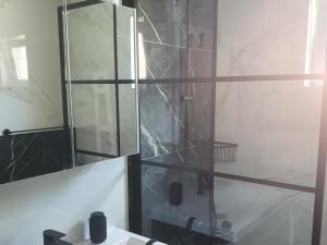 Apartment Love Story 