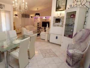 Apartment Love Story