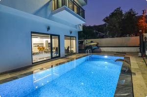 Luxury Villa with Pool