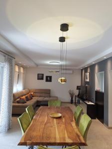 LUXURY Apartment IMOTA,with private pool,big Free Parking,Car EVcharger