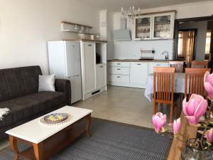 2 bedroom apartment Sveti Vlas with 2 balconies and sea views