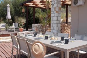 Everlane Seaview Villa