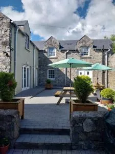 The Courtyard - Tyrrellspass