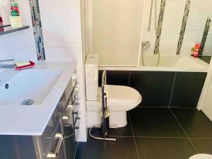 Appartements Le Fitzgerald -Tres joli 3 pieces Art Deco Deauville HyperCentre : photos des chambres