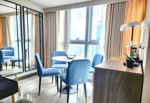 LUXESTAYSMNL STYLISH FAMILY 2BR SUITE POOLGYM 400MBPS WIFI NETFLX Amazing City View