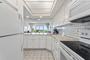 Island House A104 - Direct Ocean Front