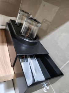 LUXESTAYSMNL STYLISH FAMILY 2BR SUITE POOLGYM 400MBPS WIFI NETFLX Amazing City View