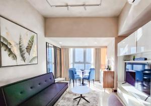 LUXESTAYSMNL STYLISH FAMILY 2BR SUITE POOLGYM 400MBPS WIFI NETFLX Amazing City View - Aparthotels, Manila