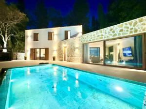 Domenico Morani Luxury Villa Concept with private pool by DadoVillas