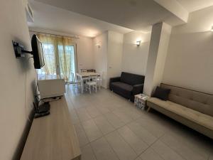 Bright new apartment between beach and city centre