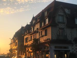 Appartements Le Fitzgerald -Tres joli 3 pieces Art Deco Deauville HyperCentre : Appartement 2 Chambres