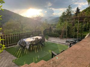 Au reposoir - vue sur la montagne