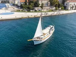 Ship Dolin - with view to Zadar Old town - Preko