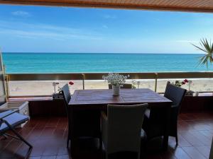 Acogedor y Amplio Apartamento familiar a pie de playa